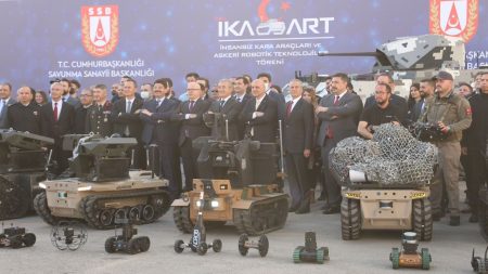 Türkiye'nin yerli ve milli insansız kara araçları hünerlerini sergiledi