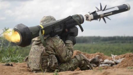 İngiltere, Ukrayna'ya savunma silahları gönderiyor