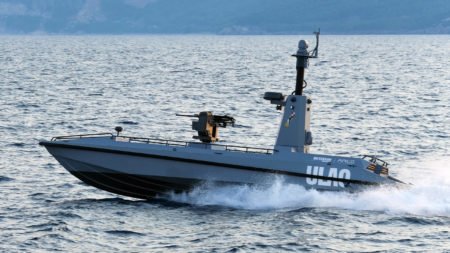Первый в Турции вооруженный беспилотный морской аппарат ULAQ завершил огневые испытания с новой оружейной системой