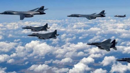 Çin'e ait 13 savaş uçağı, Tayvan'ın "hava savunma sahasına" girdi