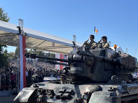 Polonya&#039;da 2 binden fazla askerle geçit töreni düzenlendi