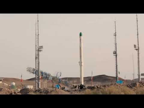 إيران تطلق صاروخاً فضائياً يعمل بالوقود الصلب