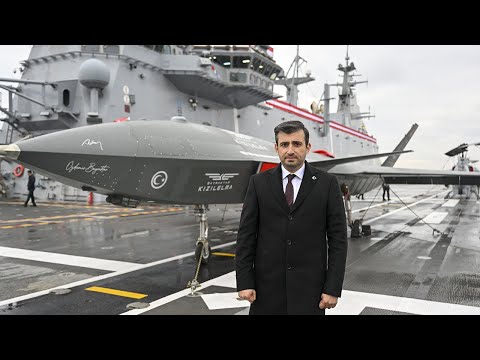 Selçuk Bayraktar, dünyanın ilk SİHA gemisi TCG Anadolu&#039;yu ziyaret etti